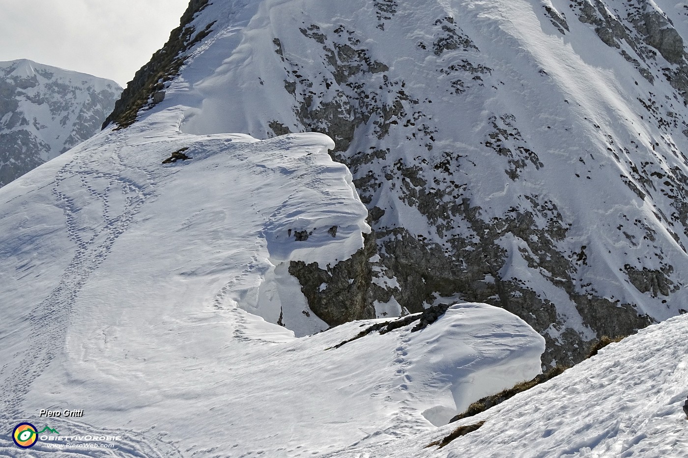 79 Cornici di neve al Passo di Petto.JPG -                                